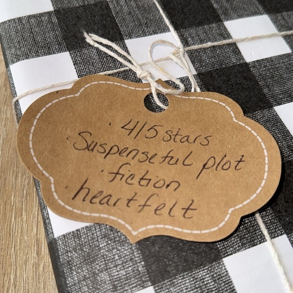 Mystery book fiction NEW Black and White Checkered Gift Wrap - Picture 2 of 3